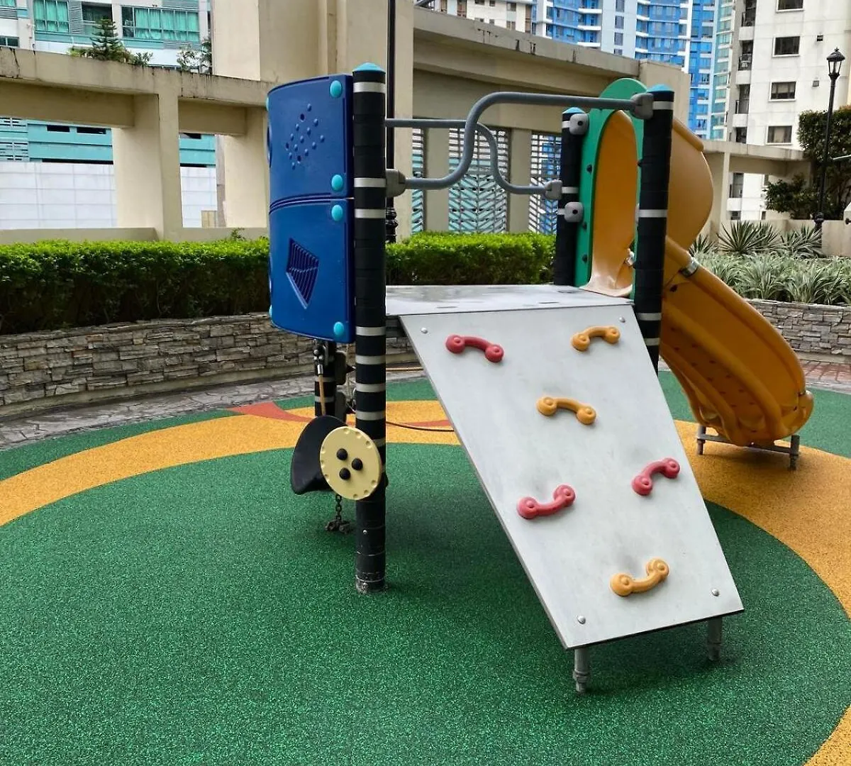 Forbeswood Garden Suite Parklane Bgc Manila 0*,